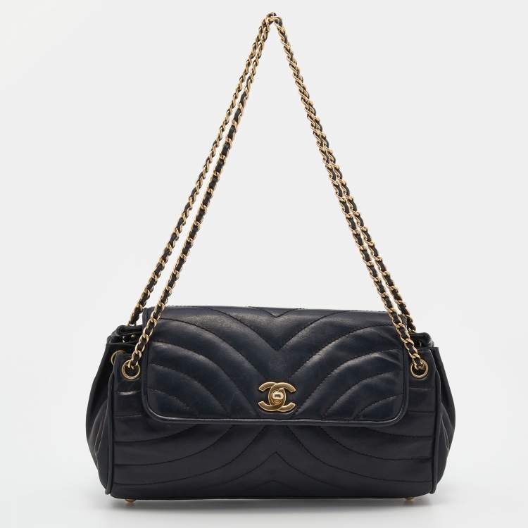 Chanel Black Scallop Quilted Leather Vintage Shoulder Bag Chanel | The  Luxury Closet