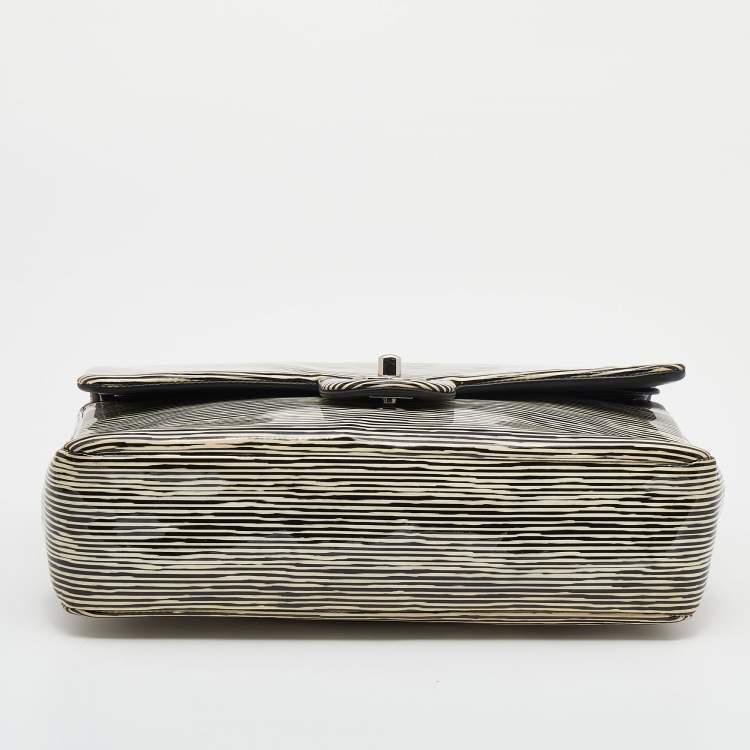 مملوكة مسبقًا Chanel Black/White Striped Patent Leather Medium Classic Double Flap Bag