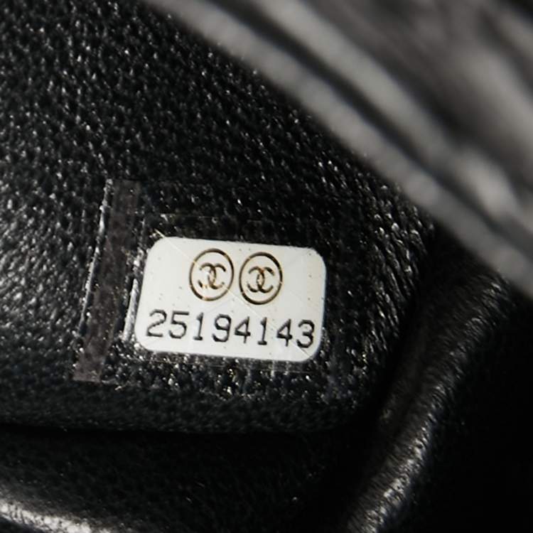 Pre Owned Chanel Black Textured Leather Reissue 2.55 Classic 226 Flap Bag