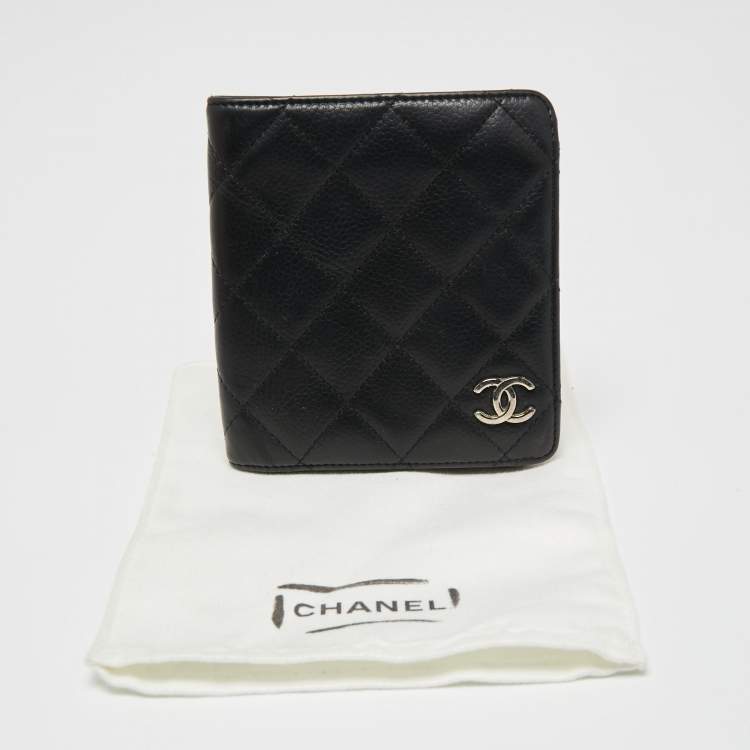 Pre Owned Chanel Black Quilted Leather Bifold Wallet
