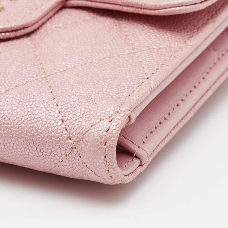 مملوكة مسبقًا Chanel Iridescent Pink Quilted Caviar Leather Classic Trifold Flap Wallet