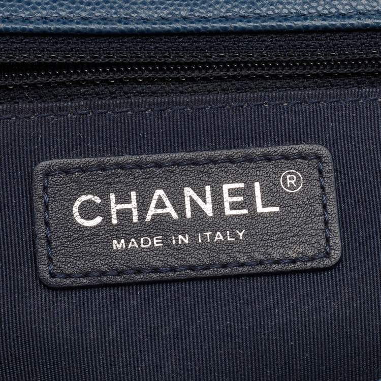 مملوكة مسبقًا Chanel Blue Caviar Leather Chevron Flap Bag