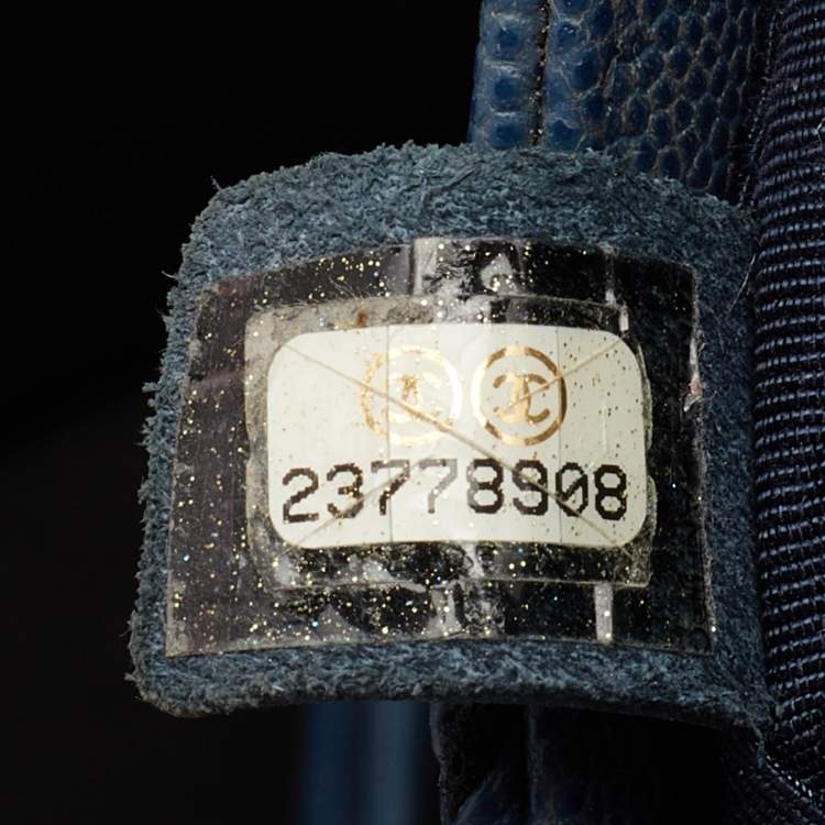 مملوكة مسبقًا Chanel Blue Caviar Leather Chevron Flap Bag