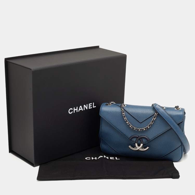 مملوكة مسبقًا Chanel Blue Caviar Leather Chevron Flap Bag