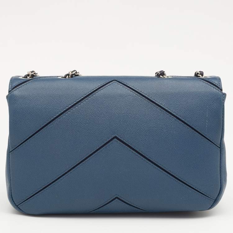 مملوكة مسبقًا Chanel Blue Caviar Leather Chevron Flap Bag