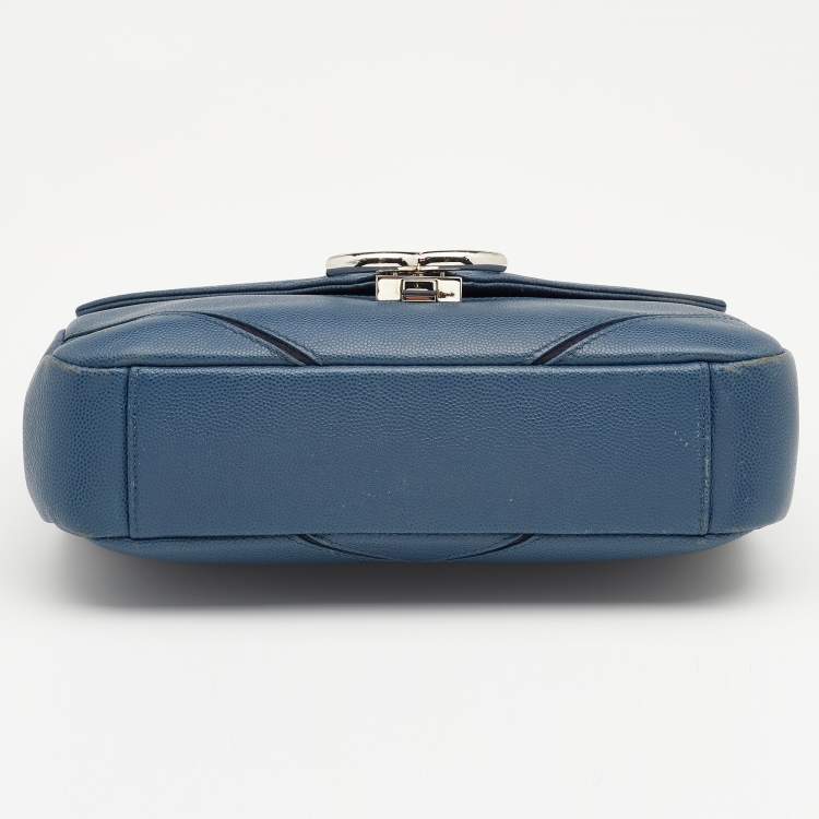 مملوكة مسبقًا Chanel Blue Caviar Leather Chevron Flap Bag