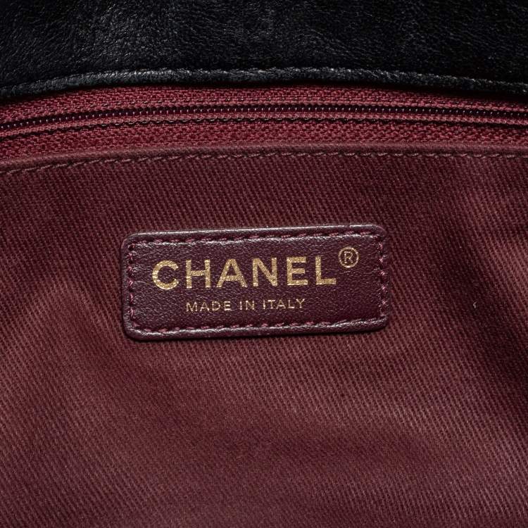 Pre Owned Chanel Black Surpique Chevron Leather Medium Flap Bag