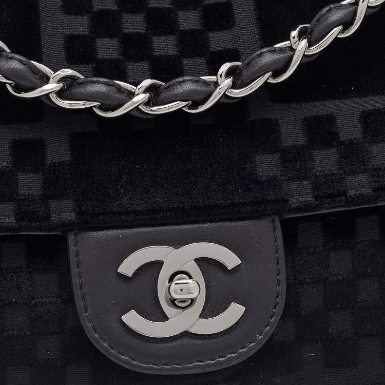 مملوكة مسبقًا Chanel Black Check Embossed Velvet And Fabric CC Side Belted Flap Bag