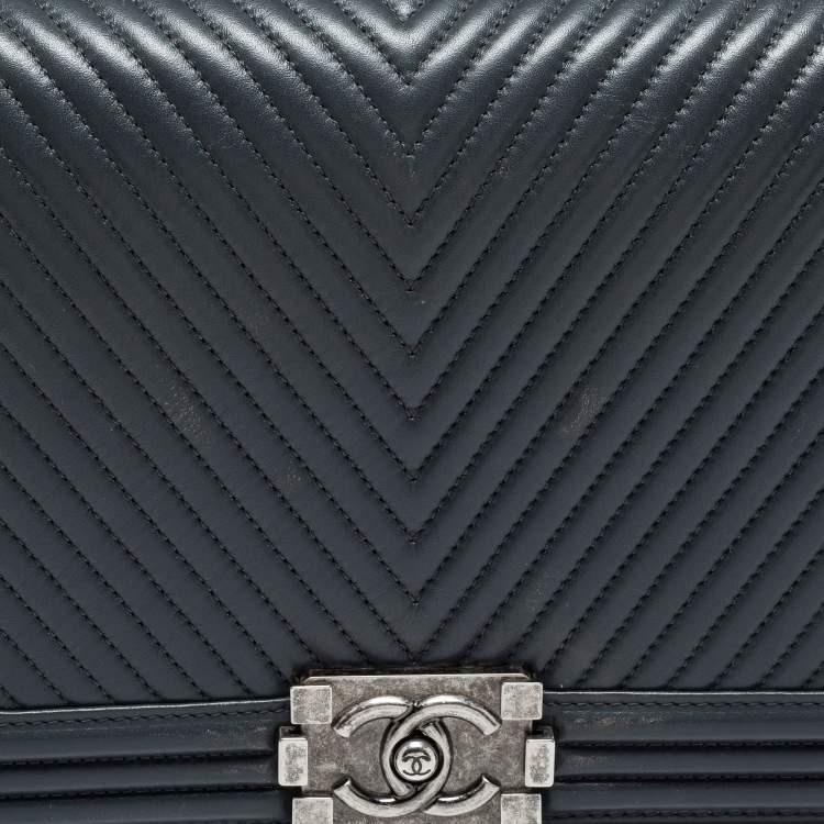 Pre Owned Chanel Dark Grey Chevron Leather Large Boy Shoulder Bag