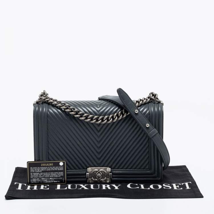 Pre Owned Chanel Dark Grey Chevron Leather Large Boy Shoulder Bag