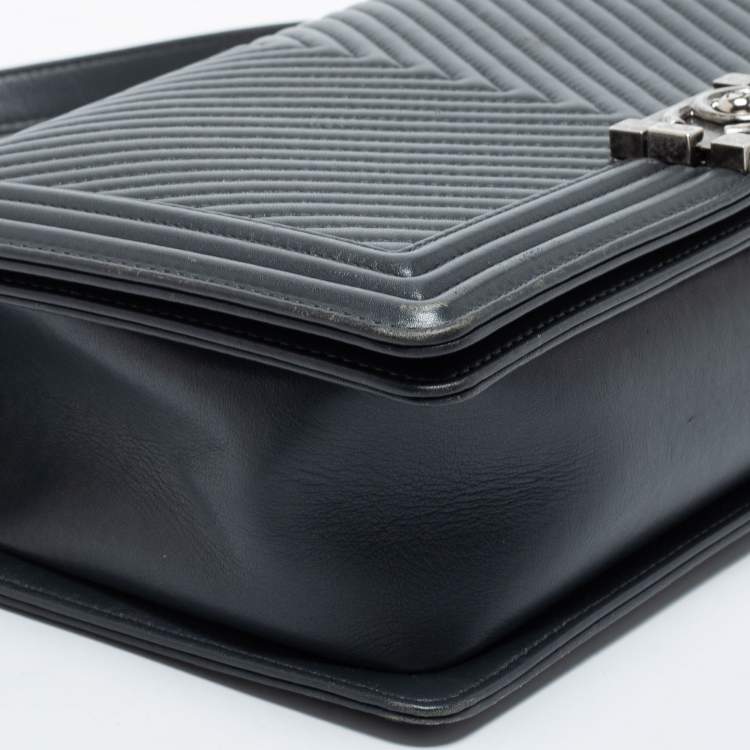 Pre Owned Chanel Dark Grey Chevron Leather Large Boy Shoulder Bag