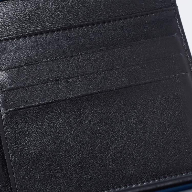 مملوكة مسبقًا Chanel Blue Patent Leather CC Wallet