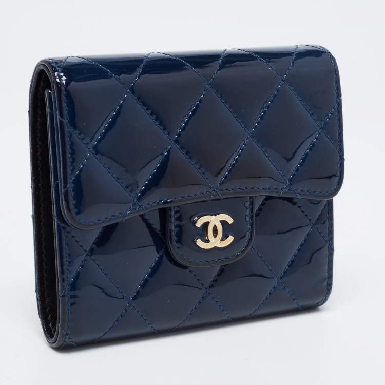 مملوكة مسبقًا Chanel Blue Patent Leather CC Wallet