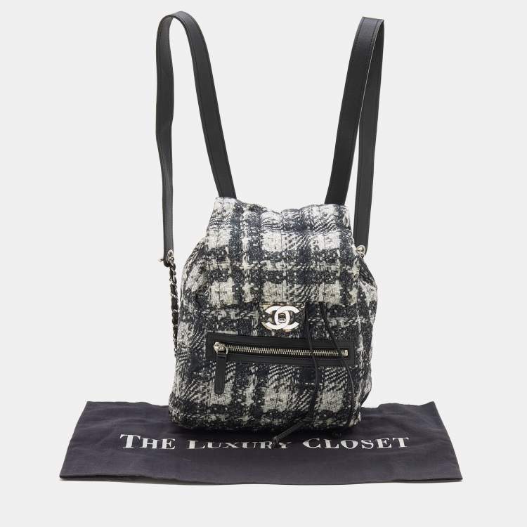 Pre Owned Chanel White/Black Tweed Print Nylon Medium Drawstring Backpack