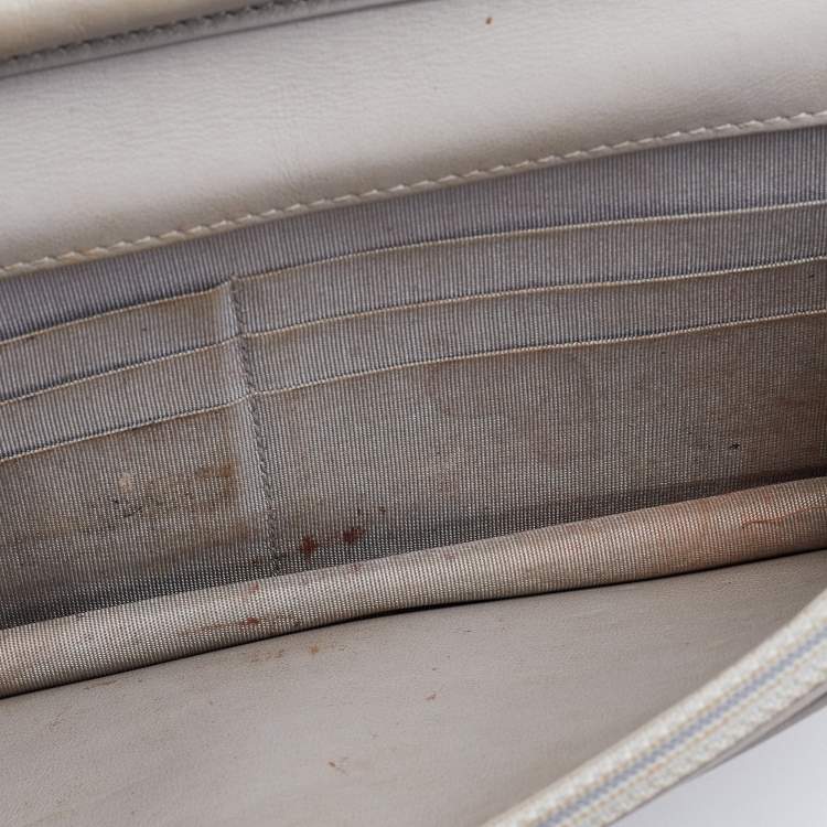 Pre Owned Chanel Grey Quilted Caviar Leather Boy Wallet On Chain