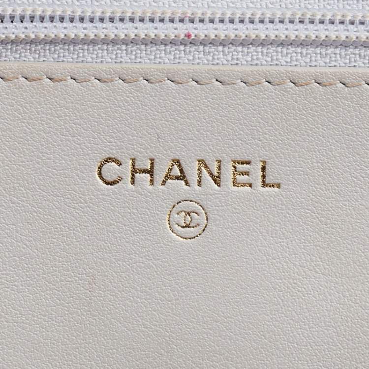 Pre Owned Chanel Grey Quilted Caviar Leather Boy Wallet On Chain