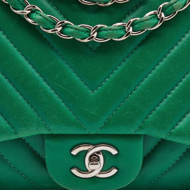 Pre Owned Chanel Green Chevron Leather Jumbo Classic Single Flap Bag