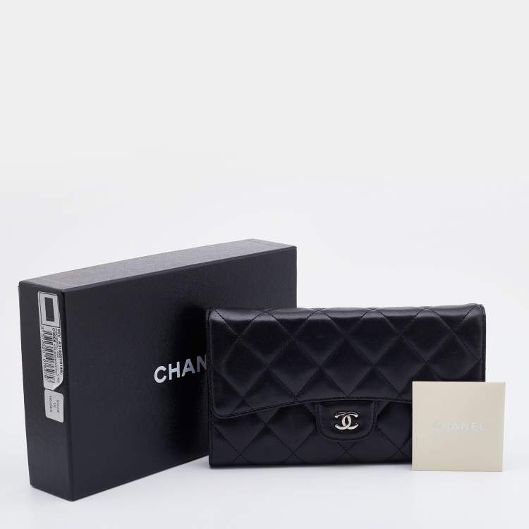 مملوكة مسبقًا Chanel Black Quilted Leather Classic CC Trifold Wallet