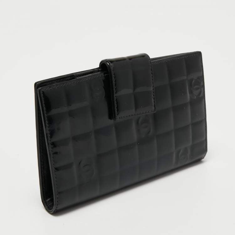 Pre Owned Chanel Black Cube Quilted Patent Leather Bifold Wallet