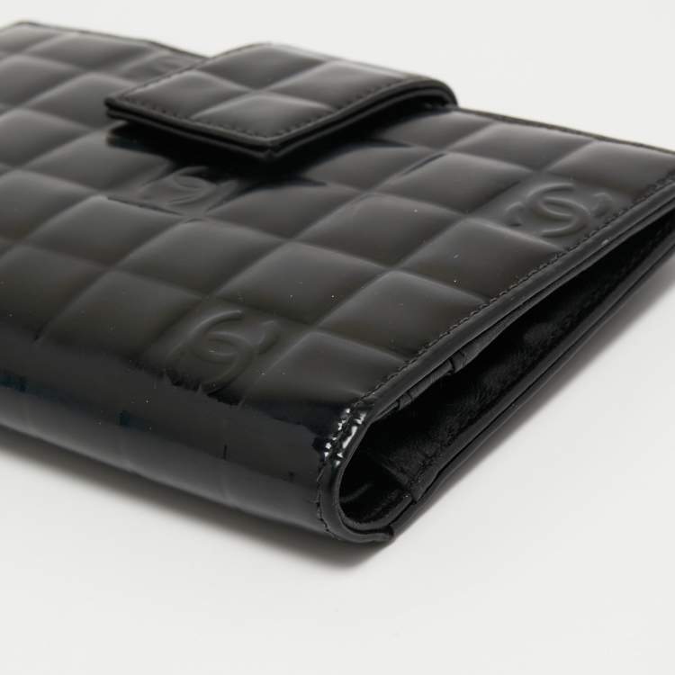 Pre Owned Chanel Black Cube Quilted Patent Leather Bifold Wallet
