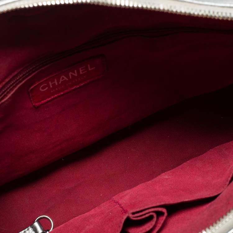 Pre Owned Chanel Silver Quilted Leather Gabrielle Hobo 