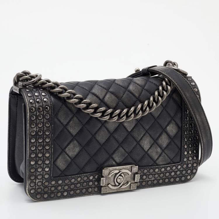 مملوكة مسبقًا Chanel Black/Grey Quilted Leather Medium Studded Boy Bag