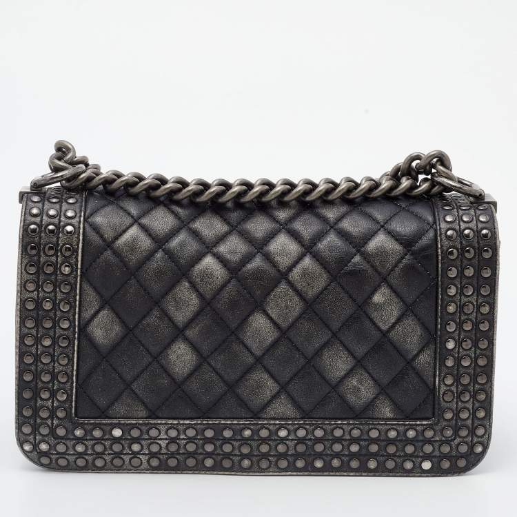 مملوكة مسبقًا Chanel Black/Grey Quilted Leather Medium Studded Boy Bag