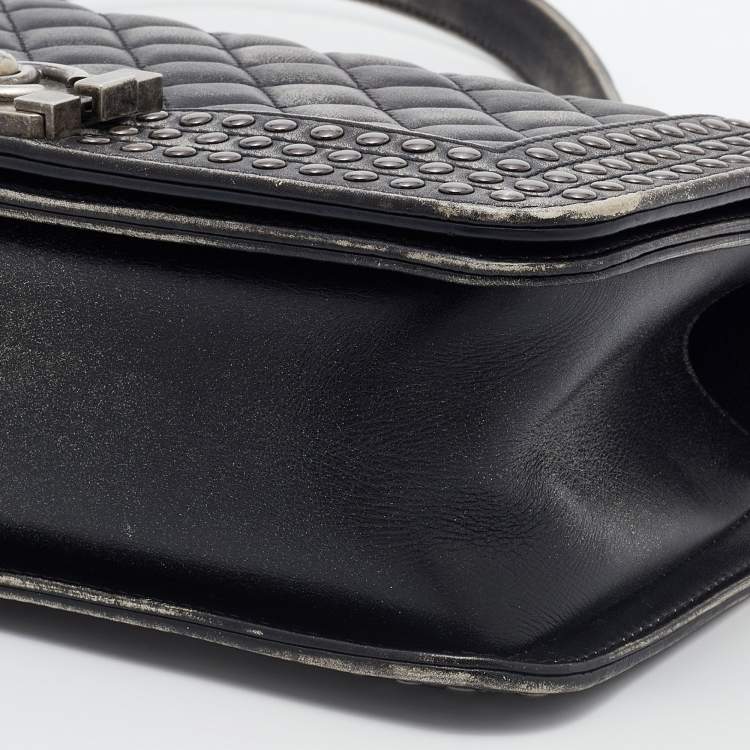 مملوكة مسبقًا Chanel Black/Grey Quilted Leather Medium Studded Boy Bag