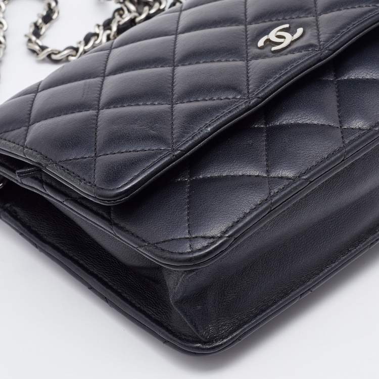 Pre Owned Chanel Black Quilted Leather Classic Wallet on Chain