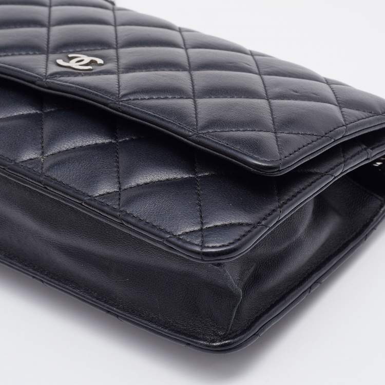Pre Owned Chanel Black Quilted Leather Classic Wallet on Chain