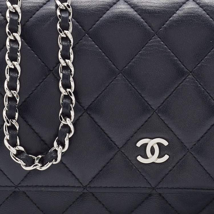 Pre Owned Chanel Black Quilted Leather Classic Wallet on Chain