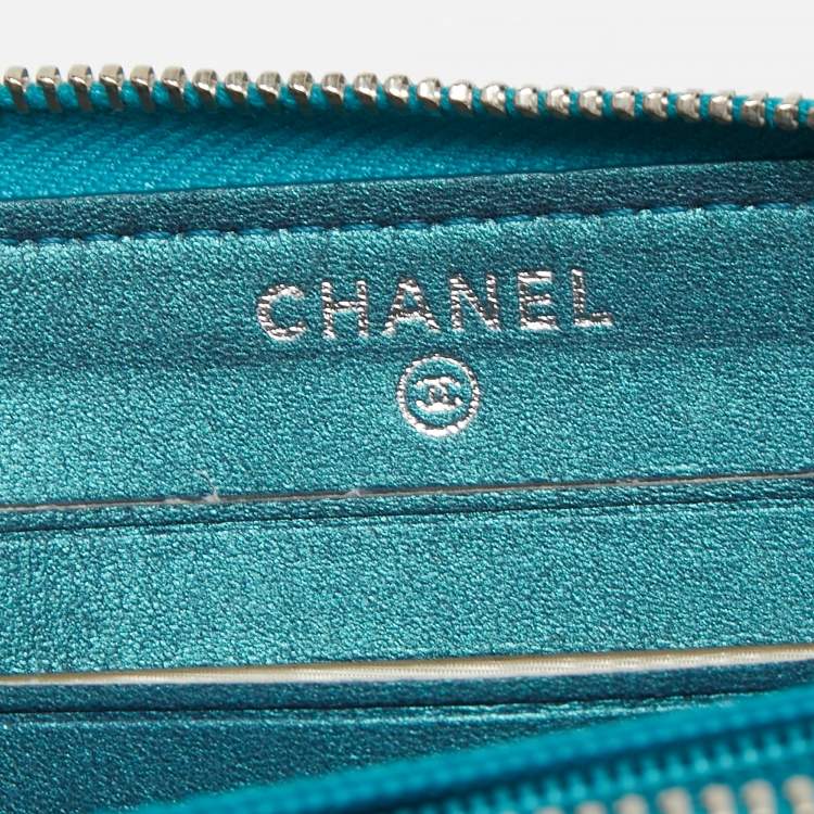Pre Owned Chanel Metallic Blue Quilted Leather Classic Zip Wallet