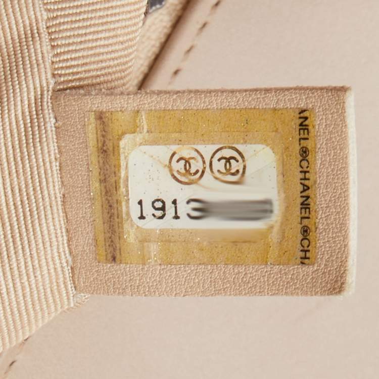 Pre Owned Chanel Beige Chevron Patent Leather New Medium Boy Flap Bag