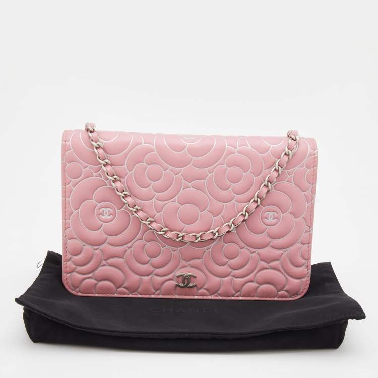 Pre Owned Chanel Pink Leather Embossed Camellia Wallet On Chain