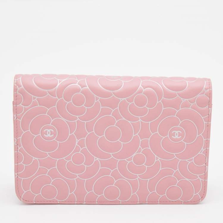 Pre Owned Chanel Pink Leather Embossed Camellia Wallet On Chain