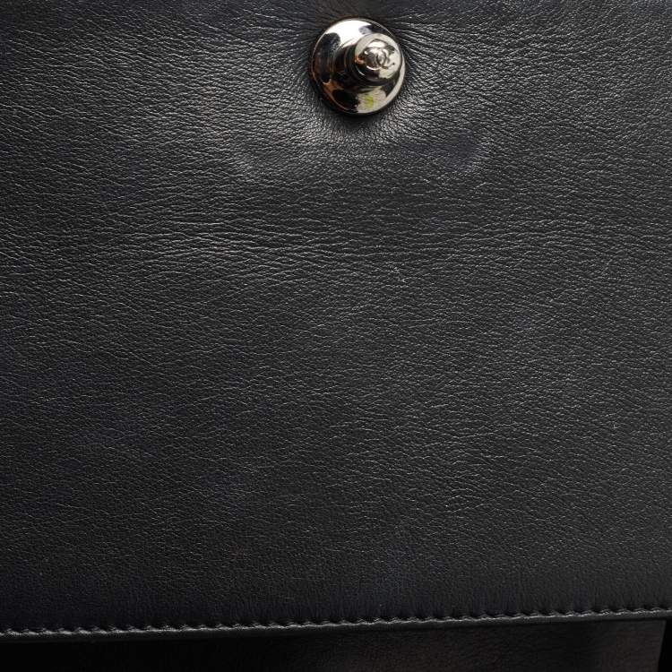 Pre Owned Chanel Black Beaded Chevron Leather Medium Boy Flap Bag