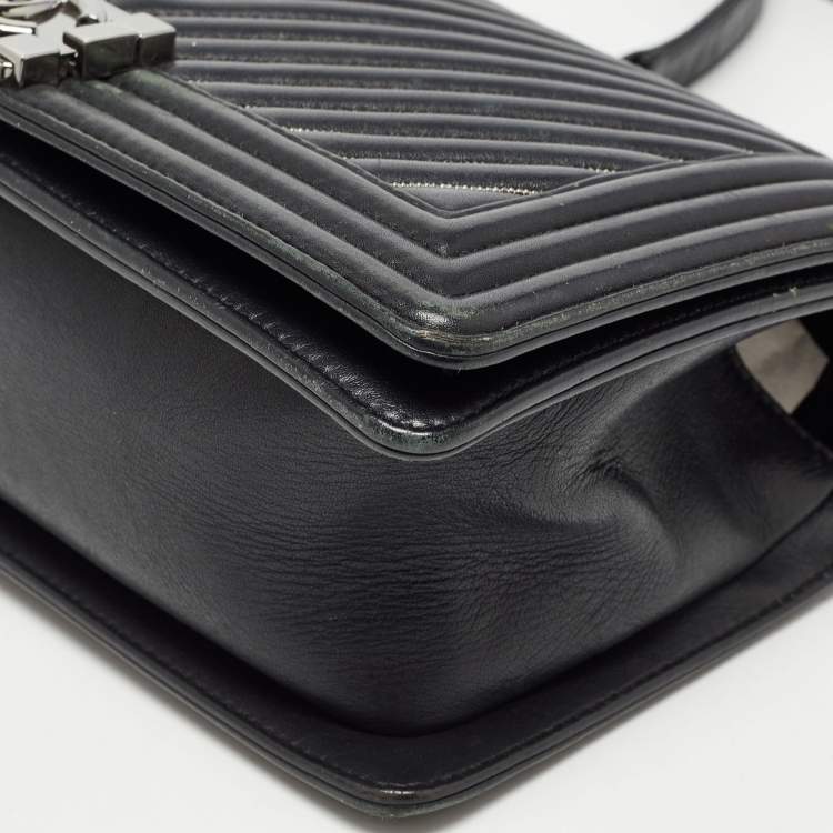 Pre Owned Chanel Black Beaded Chevron Leather Medium Boy Flap Bag