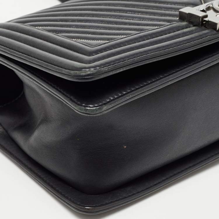 Pre Owned Chanel Black Beaded Chevron Leather Medium Boy Flap Bag