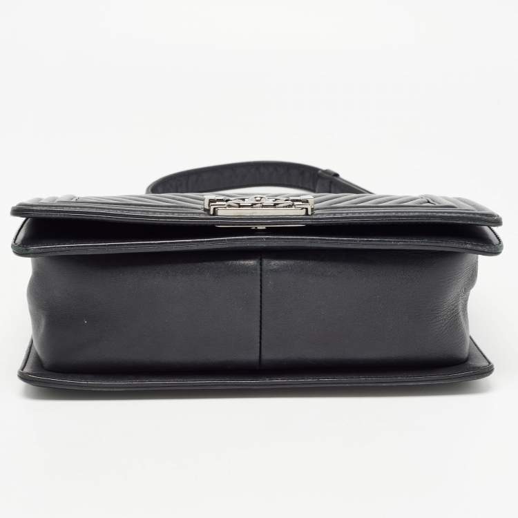 Pre Owned Chanel Black Beaded Chevron Leather Medium Boy Flap Bag