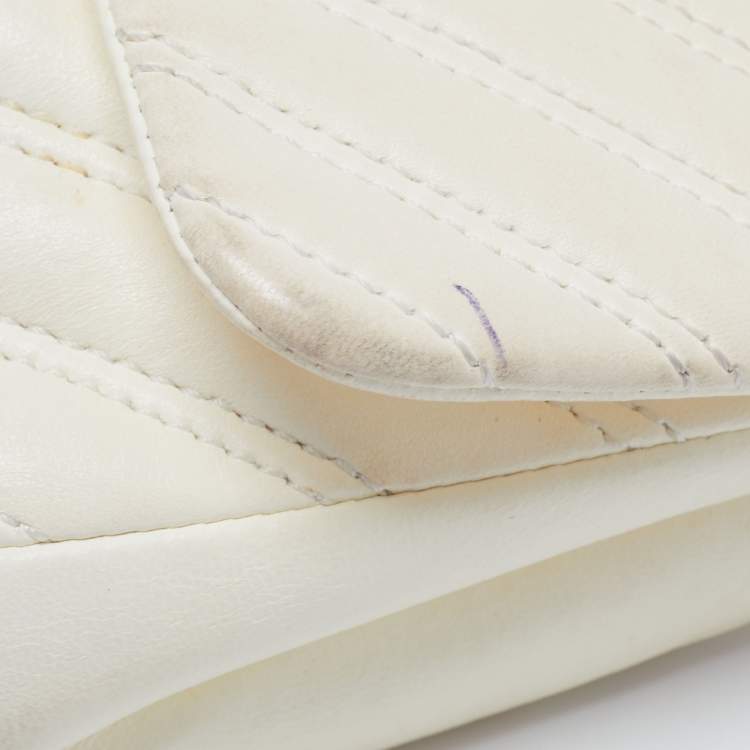 Pre Owned Chanel Cream Chevron Leather Medium Classic Single Flap Bag