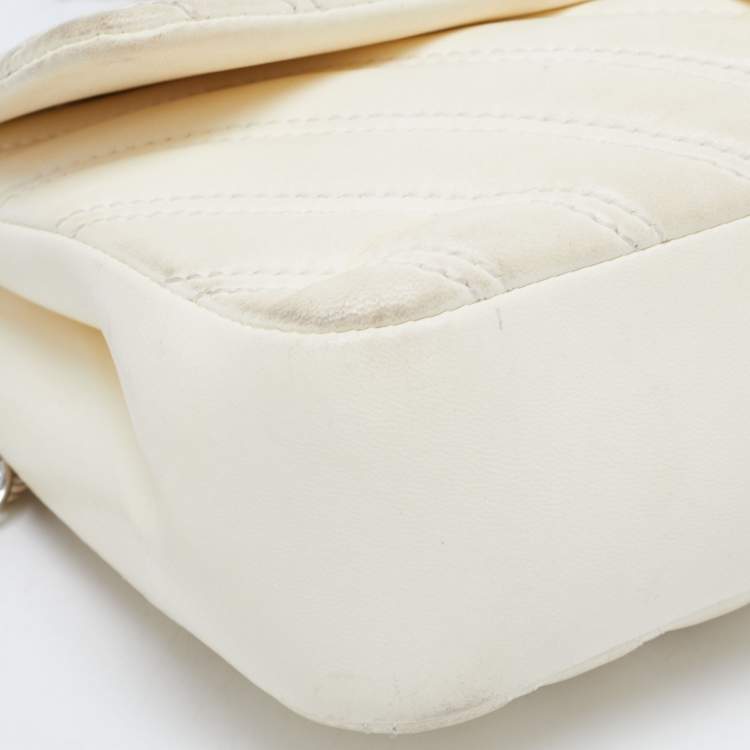 Pre Owned Chanel Cream Chevron Leather Medium Classic Single Flap Bag
