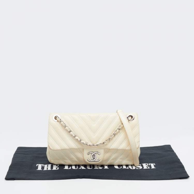 Pre Owned Chanel Cream Chevron Leather Medium Classic Single Flap Bag