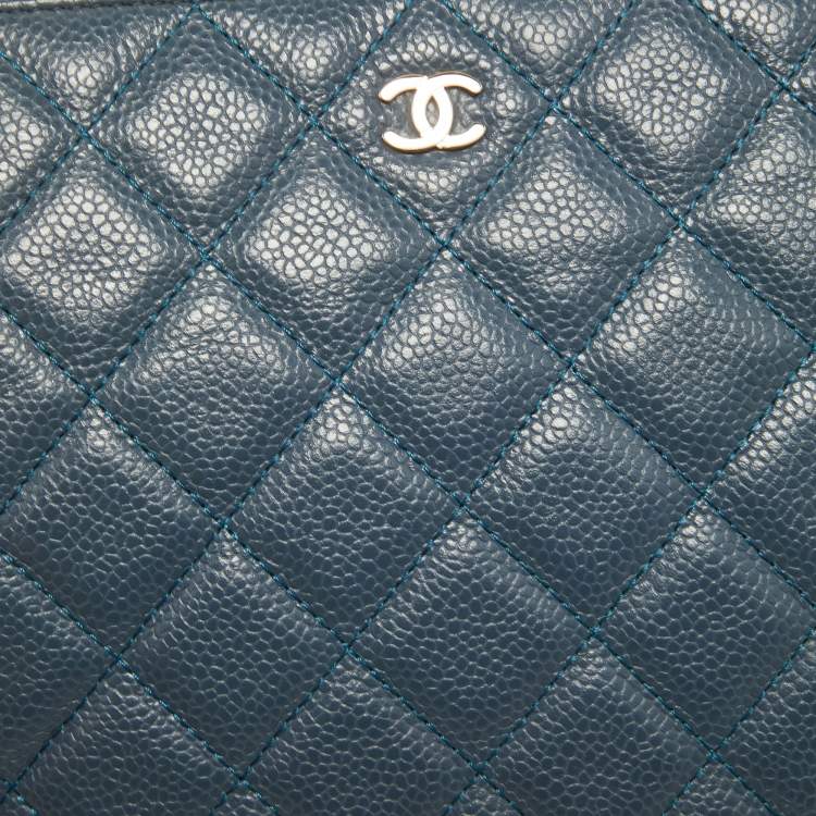 Pre Owned Chanel Blue Quilted Caviar Leather Classic Zip Pouch