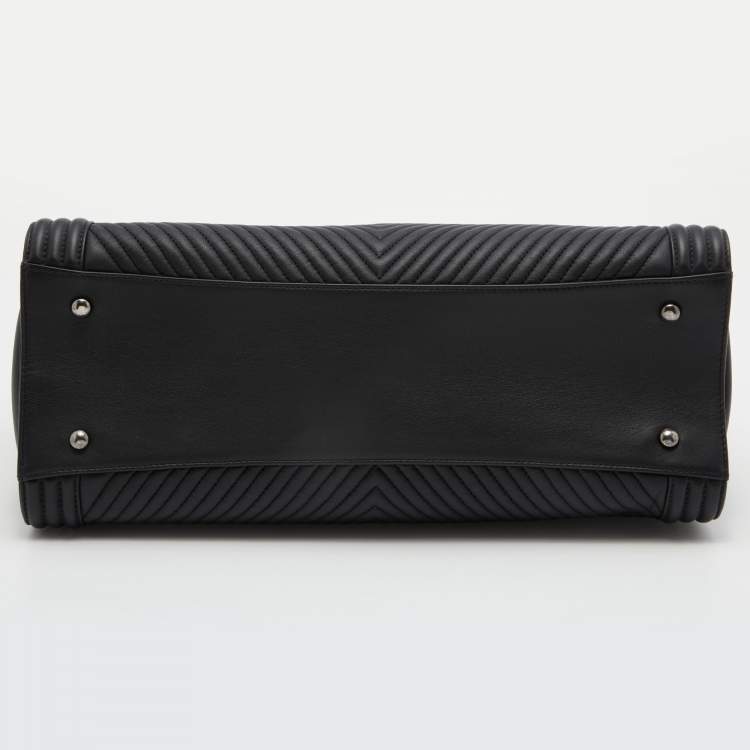مملوكة مسبقًا Chanel Black Chevron Quilted Leather Large Boy Shopper Tote