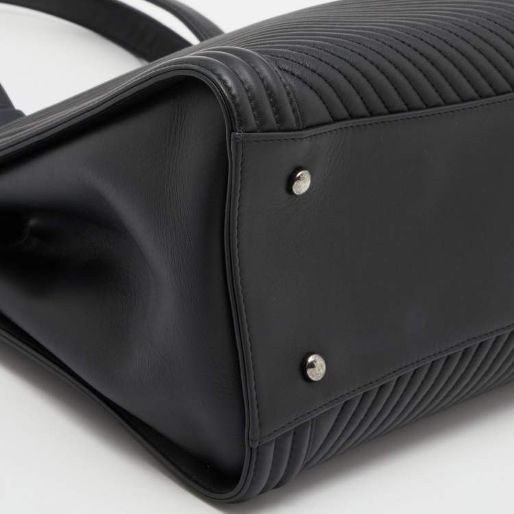 مملوكة مسبقًا Chanel Black Chevron Quilted Leather Large Boy Shopper Tote