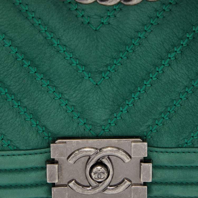 Pre Owned Chanel Green Chevron Nubuck Leather Medium Boy Flap Bag