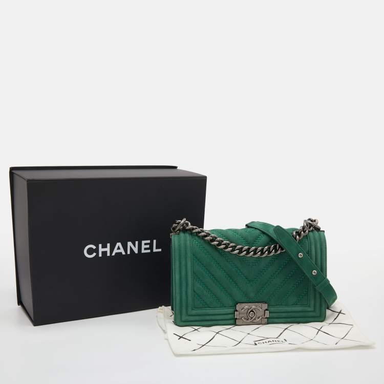 Pre Owned Chanel Green Chevron Nubuck Leather Medium Boy Flap Bag