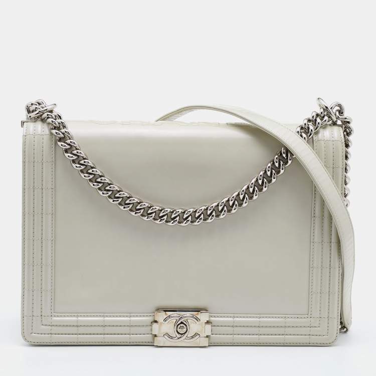 Chanel Pearl Iridescent Glazed Leather Large Reverso Boy Flap Bag Chanel |  The Luxury Closet