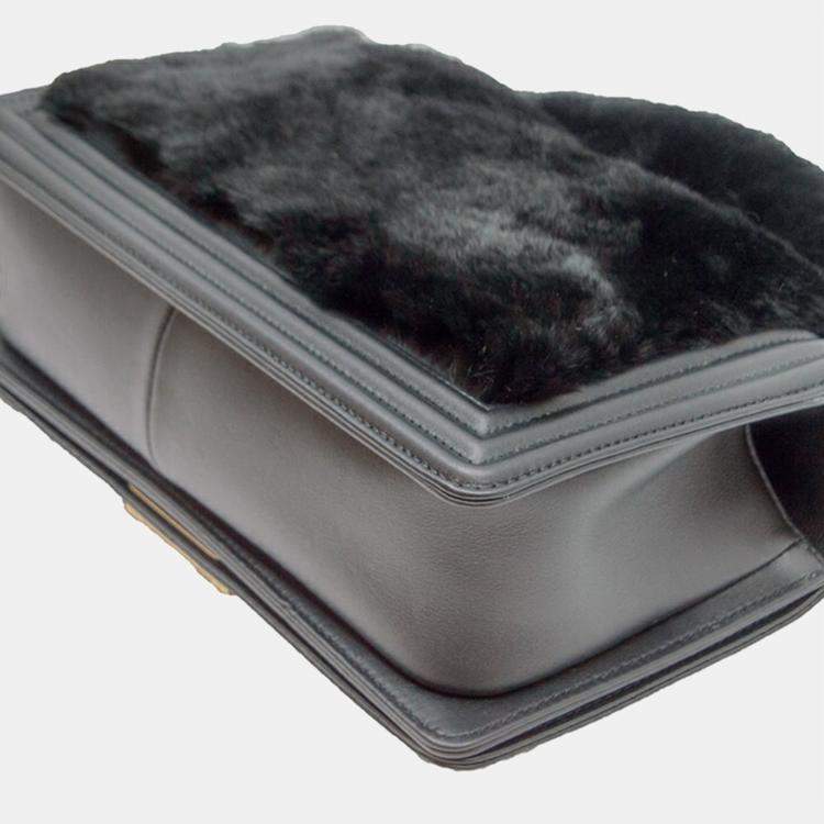 مملوكة مسبقًا Chanel Black Leather Fur Medium Boy Top Handle Flap Shoulder Bag