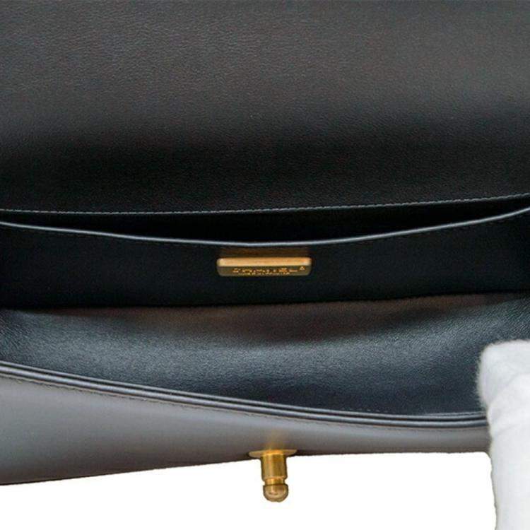 مملوكة مسبقًا Chanel Black Leather Fur Medium Boy Top Handle Flap Shoulder Bag